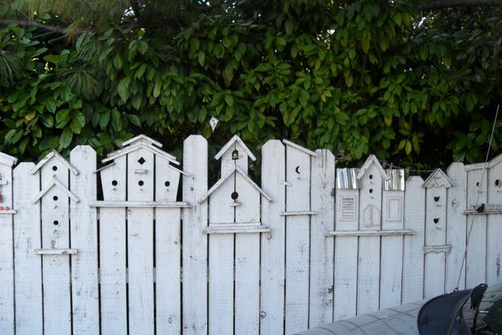picket fence design bird house