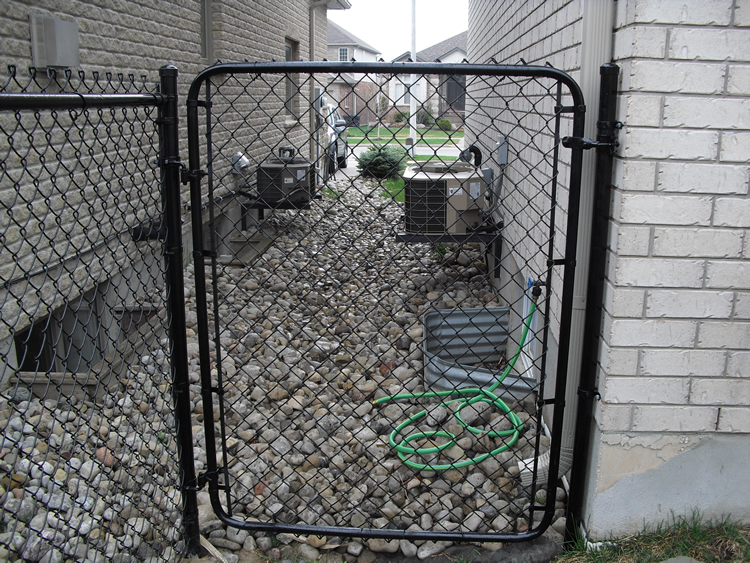 Residential Chain Link Fence #9