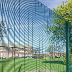 tight meshed fence design