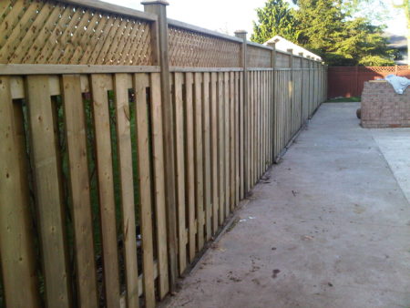 Shadow box wood privacy fence style image