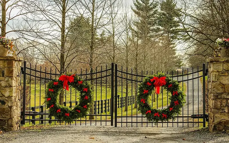 9 Christmas Decoration Ideas: How to Dress Up Your Backyard for Xmas