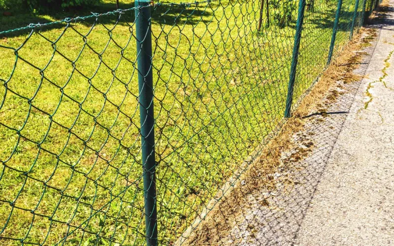 5 Chain Link Fence Maintenance Tips: How To Maintain Your Chain Link Fence To Last Longer