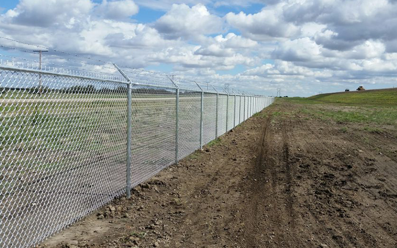 Industrial Chain Link Fence Installation: Waterloo